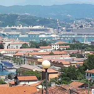 https://la-casa-di-max.hotelitalianriviera.com